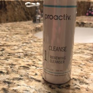 Proactiv renewing cleanser